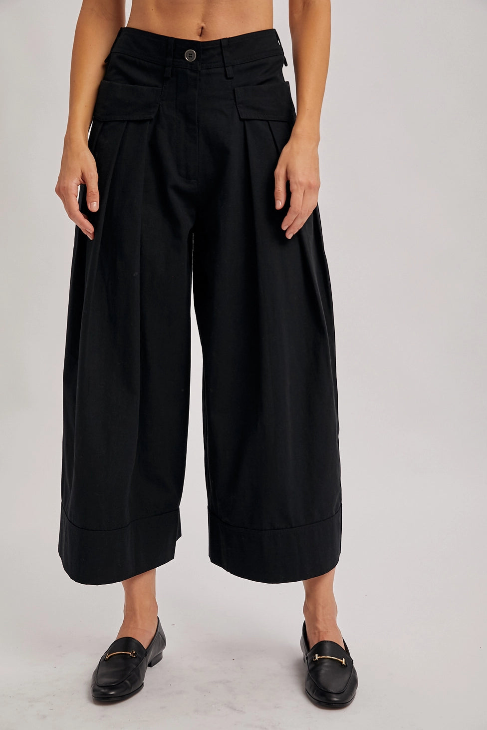Pleated Wide-Leg Culotte Pants with Pockets
