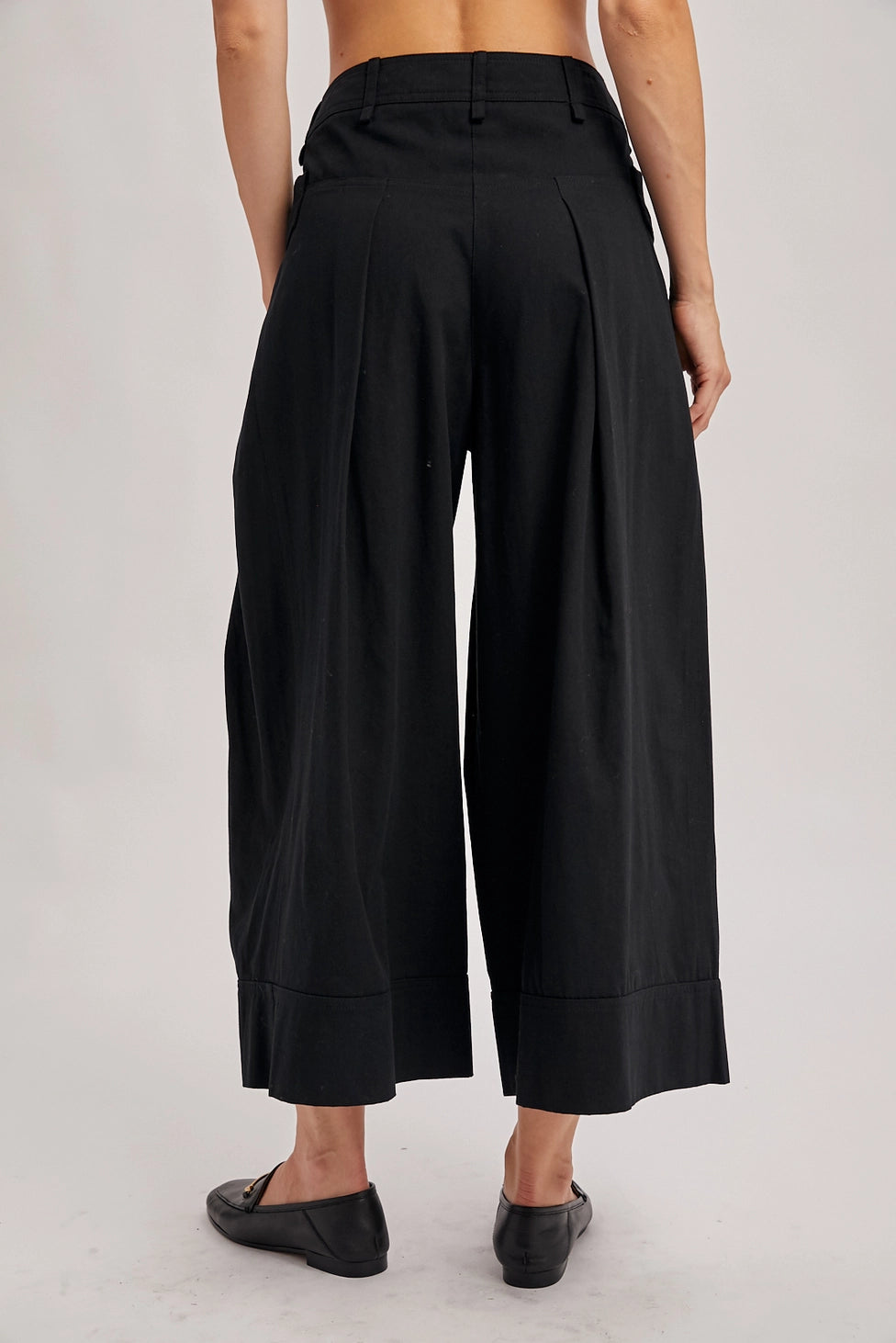 Pleated Wide-Leg Culotte Pants with Pockets