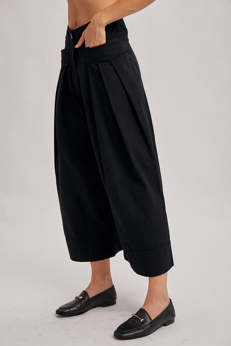 Pleated Wide-Leg Culotte Pants with Pockets